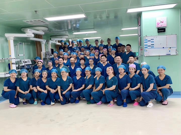 1562934665725024623.jpg 1 心外科ICU团队.jpg